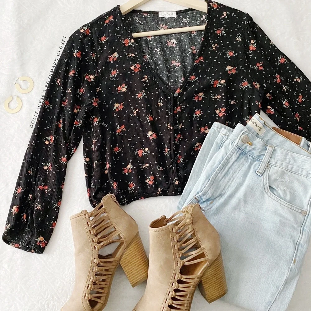 Floral Button Down Cropped Top - Picture 2 of 10